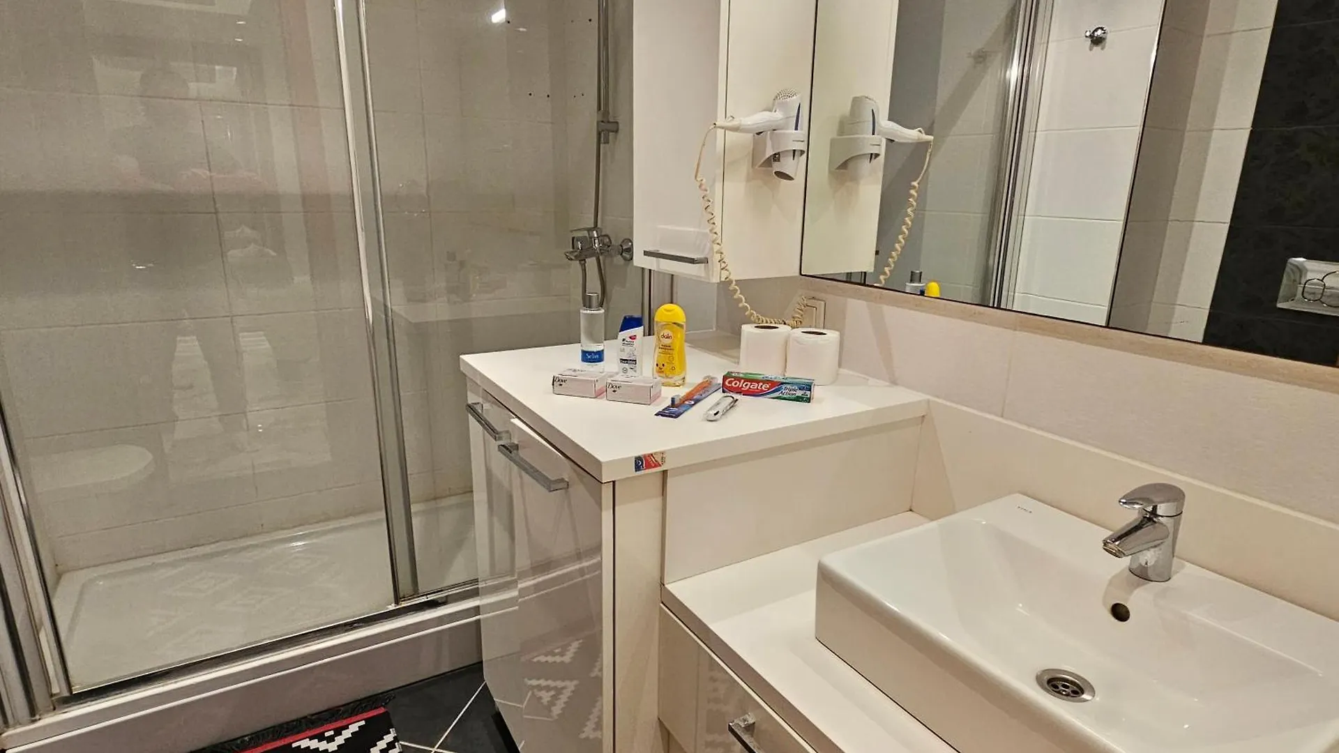 Perfect Residence Taksim, 2 Bedroom, Pool, Gym, Sauna Istanbul Apartment